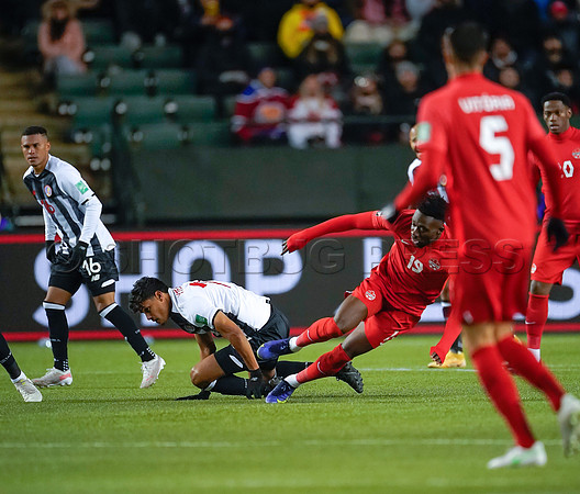 Canada takes 3 points in their 1-0 win over Costa Rica in front of 48,806 fans in World Cup qualifying in Edmonton, Alberta.