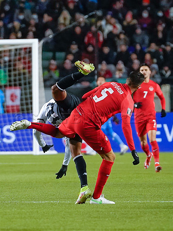 Canada takes 3 points in their 1-0 win over Costa Rica in front of 48,806 fans in World Cup qualifying in Edmonton, Alberta.