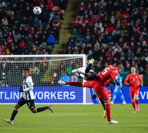 Canada takes 3 points in their 1-0 win over Costa Rica in front of 48,806 fans in World Cup qualifying in Edmonton, Alberta.
