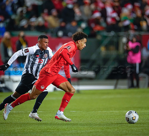 Canada takes 3 points in their 1-0 win over Costa Rica in front of 48,806 fans in World Cup qualifying in Edmonton, Alberta.