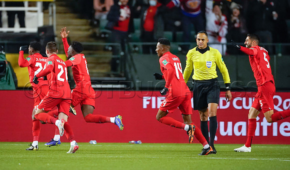 Canada takes 3 points in their 1-0 win over Costa Rica in front of 48,806 fans in World Cup qualifying in Edmonton, Alberta.