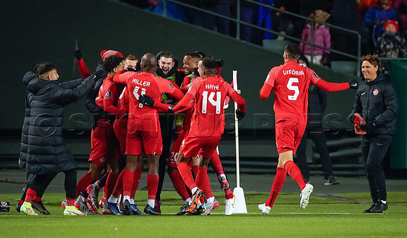 Canada takes 3 points in their 1-0 win over Costa Rica in front of 48,806 fans in World Cup qualifying in Edmonton, Alberta.