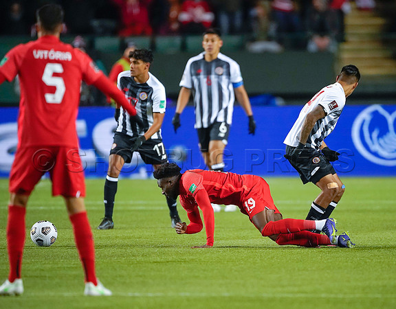 Canada takes 3 points in their 1-0 win over Costa Rica in front of 48,806 fans in World Cup qualifying in Edmonton, Alberta.