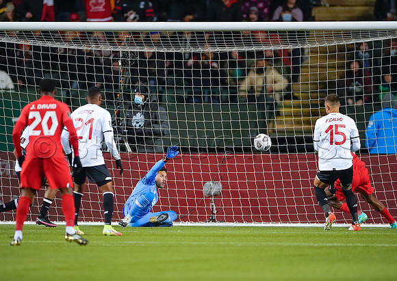 Canada takes 3 points in their 1-0 win over Costa Rica in front of 48,806 fans in World Cup qualifying in Edmonton, Alberta.