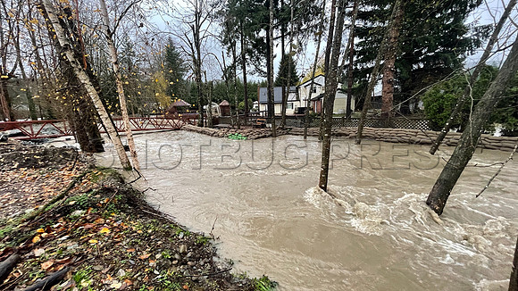 Nov 28, 2021 Clayburn Creek in Old Clayburn Village, Abbotsford rises to potentially dangerous levels.
