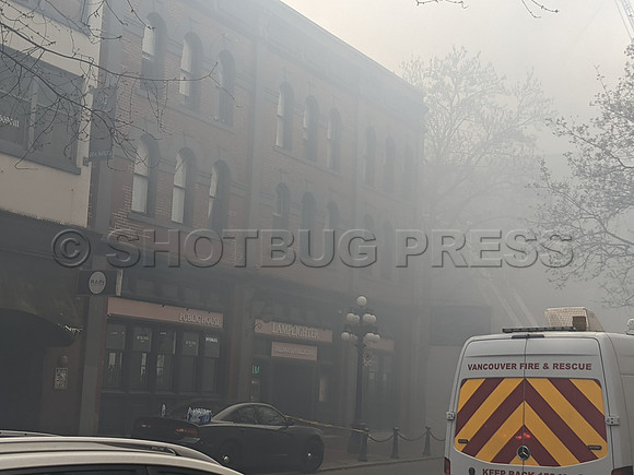 Mon, Apr 11, 2022 Fire broke out at the Winter Hotel in Gastown, Vancouver.