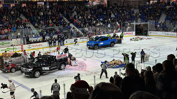 Wes Shaw Victoria Royals slam thhe Giants 6-3 20241214 -2556