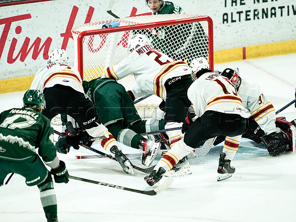Wes Shaw Everett Silvertips skate circles around the Vancouver Giants 20241129 -255026