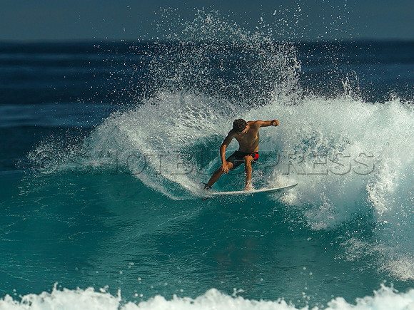 Wes Shaw Surfing 20240910 -216564