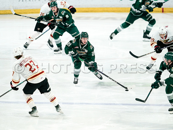 Wes Shaw Everett Silvertips skate circles around the Vancouver Giants 20241129 -254767