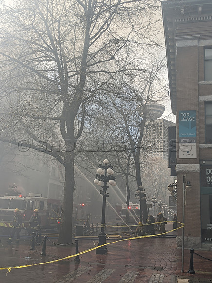 Mon, Apr 11, 2022 Fire broke out at the Winter Hotel in Gastown, Vancouver.
