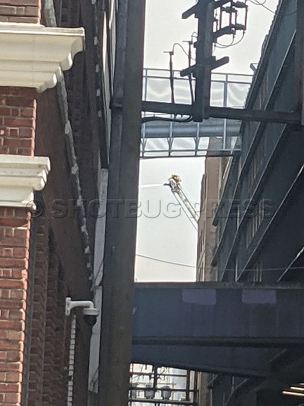 Mon, Apr 11, 2022 Fire broke out at the Winter Hotel in Gastown, Vancouver.