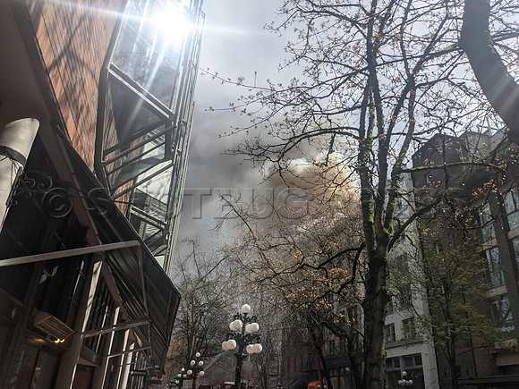 Mon, Apr 11, 2022 Fire broke out at the Winter Hotel in Gastown, Vancouver.