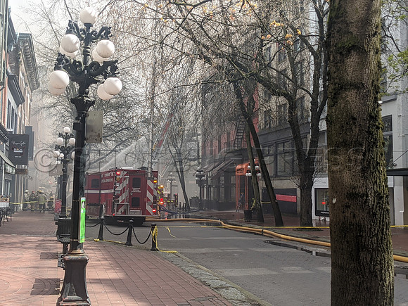 Mon, Apr 11, 2022 Fire broke out at the Winter Hotel in Gastown, Vancouver.