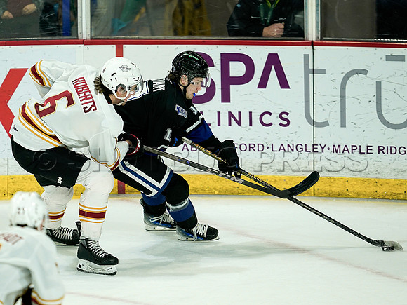 Wes Shaw Victoria Royals slam thhe Giants 6-3 20241214 -256810